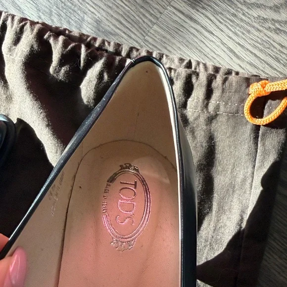 Tod's Black Leather Pumps